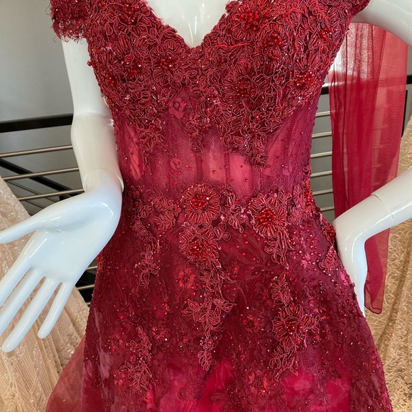 New elegant dress/gown - Picture 7 of 17